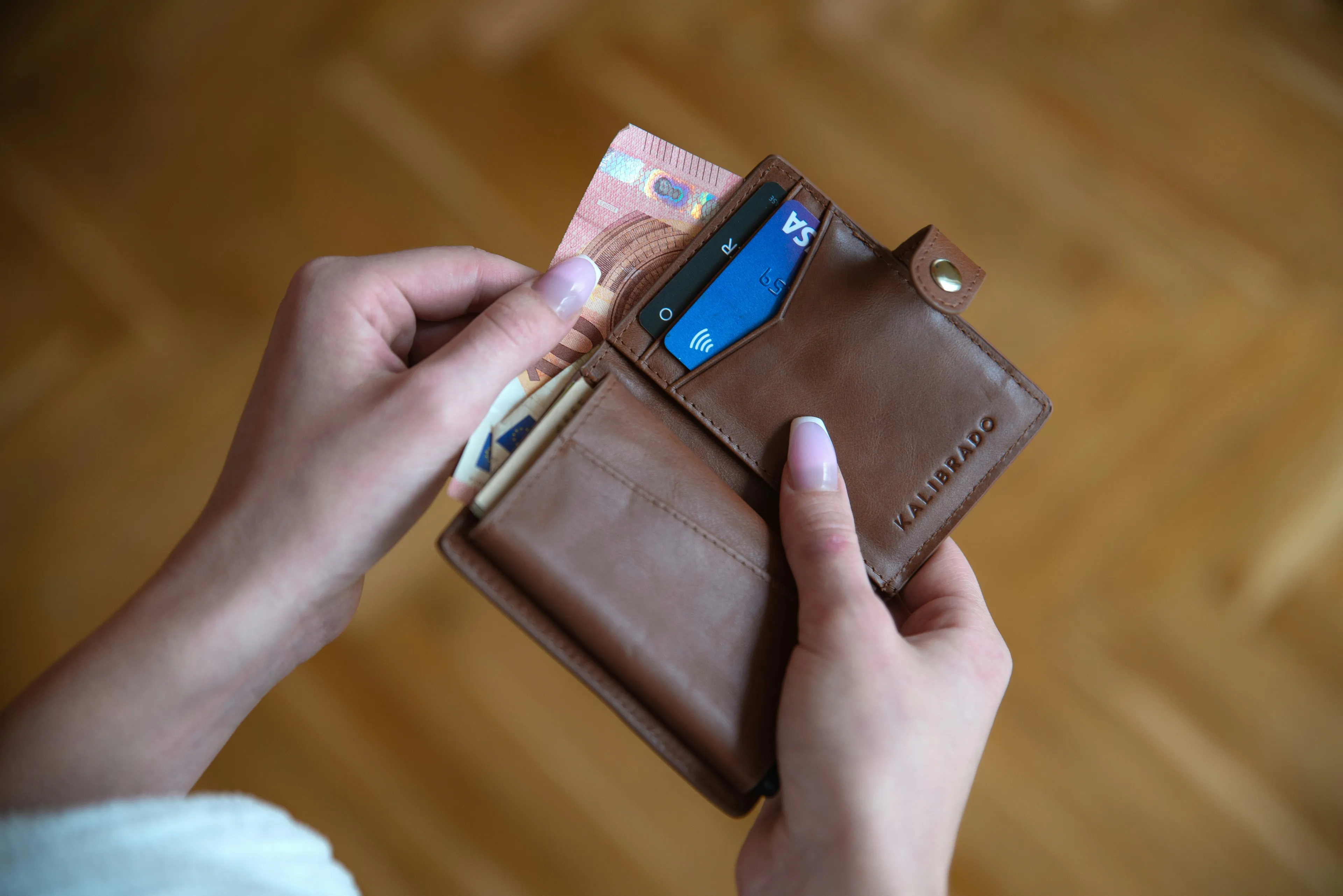 Mit Bargeld oder bargeldlos am Blumenautomaten bezahlen?
