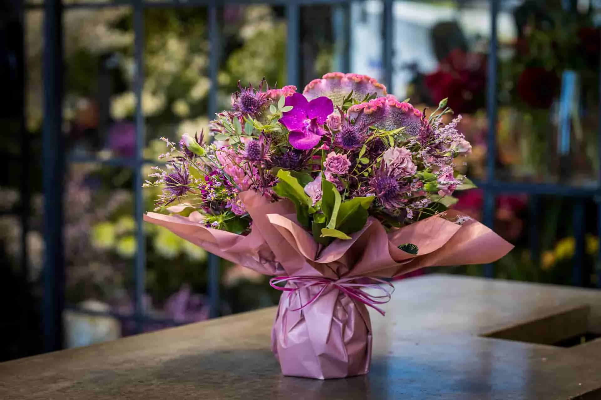Blumenautomat für große Sträuße: Wie Premium-Floristik von Premium-Blumenautomaten profitiert