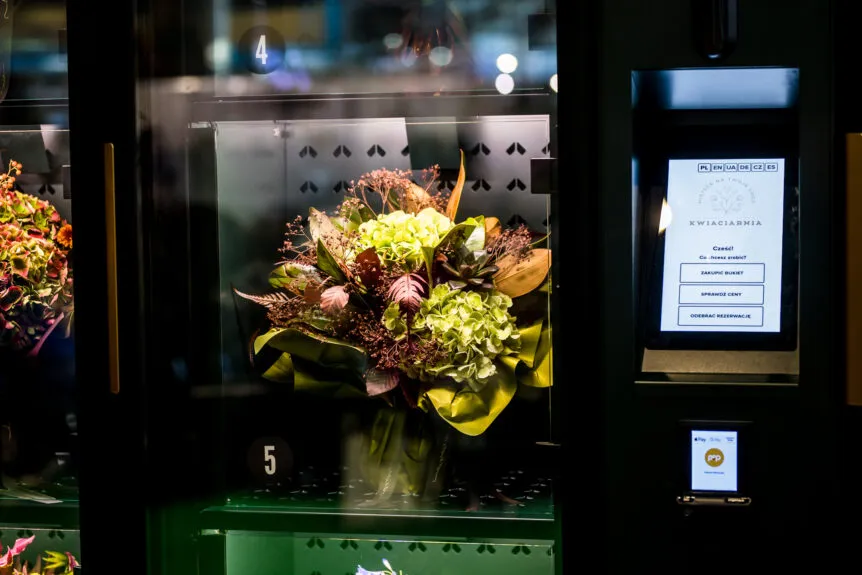 Blumenautomat mit Touchscreen: Warum moderne Display-Technik den 24/7-Umsatz steigert