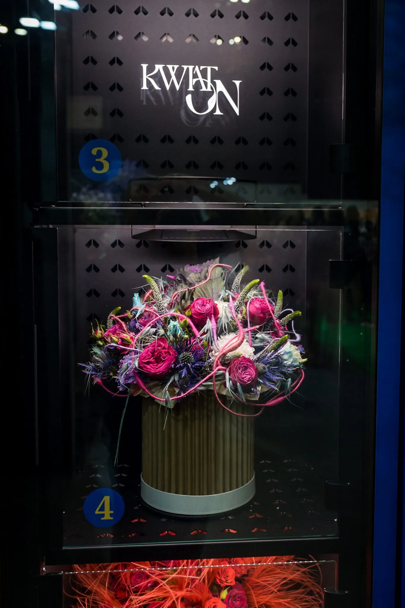 Blumenbox und Fächerdetail des Weltmeister-Automaten
